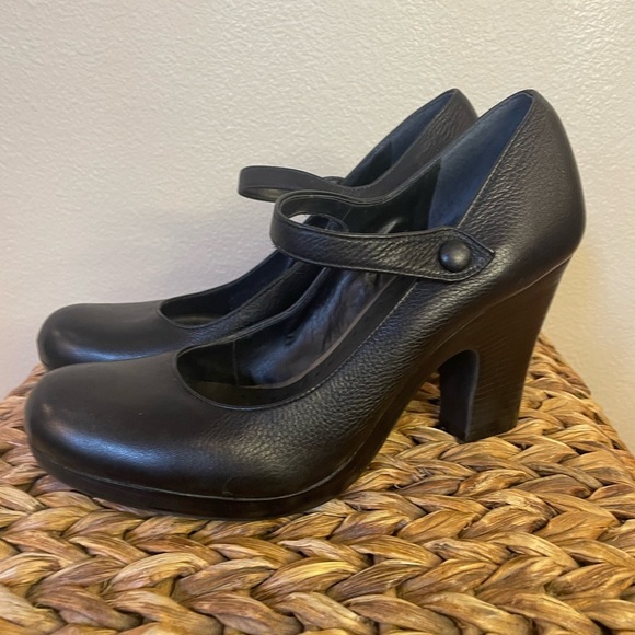 Gianni Bini Black Leather Round Toe Mary Jane Block Heel Pump.  Size 8.5 - Picture 1 of 10